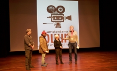 deelnemers vorig jaar op het podium bij het buurt film festival in Amsterdam